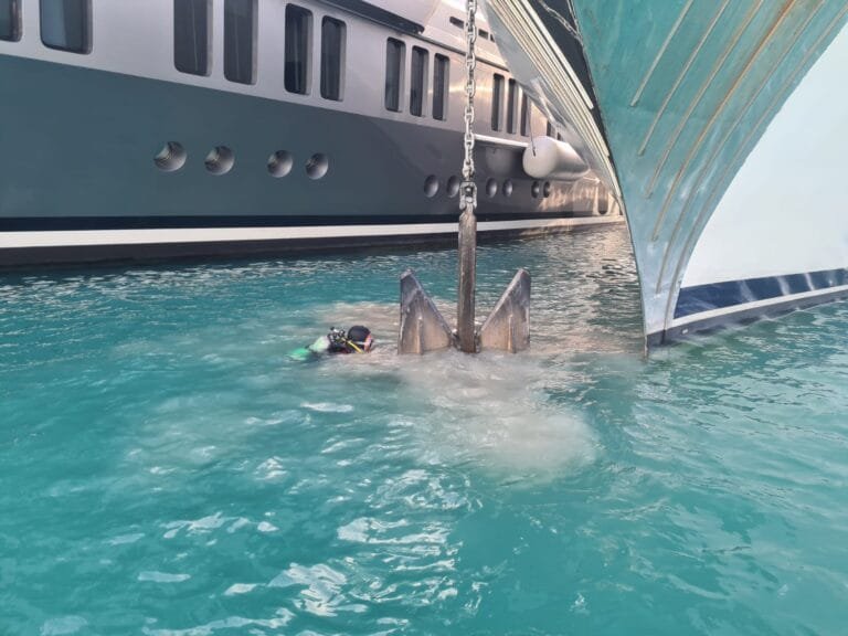 Professional Anchor Clearing in Sint Maarten